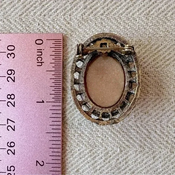 Vintage Multi-colored Resin Roses Oval Shaped Brooch - Picture 9 of 10